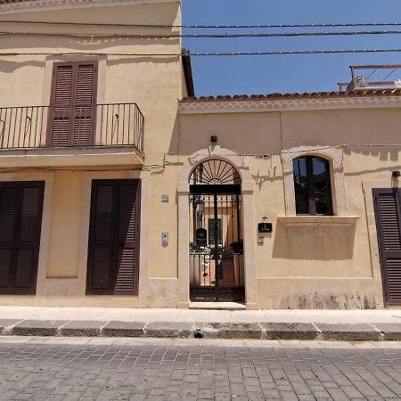 Appartement La Lanterna Casa Vacanze à Noto Extérieur photo