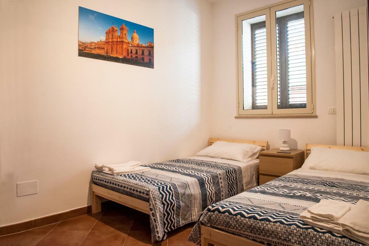 Appartement La Lanterna Casa Vacanze à Noto Extérieur photo